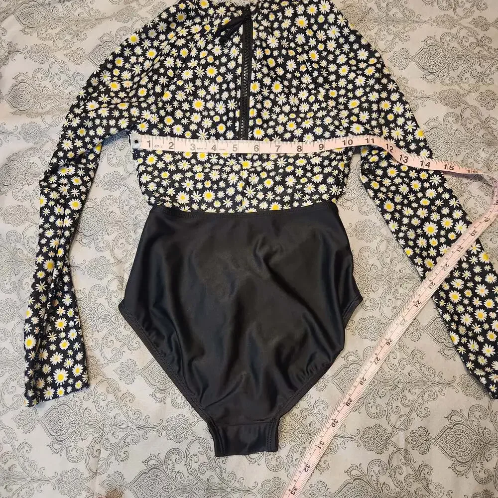 Girls Daisy Long Sleeve Rash Guard Swimsuit Size M (8)